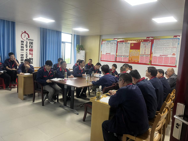 王伍升到建材研究室、建材公司調(diào)研