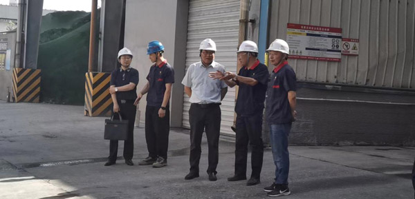 集團公司黨委委員、股份公司黨委書記、總經(jīng)理蔣培進到建材公司調(diào)研